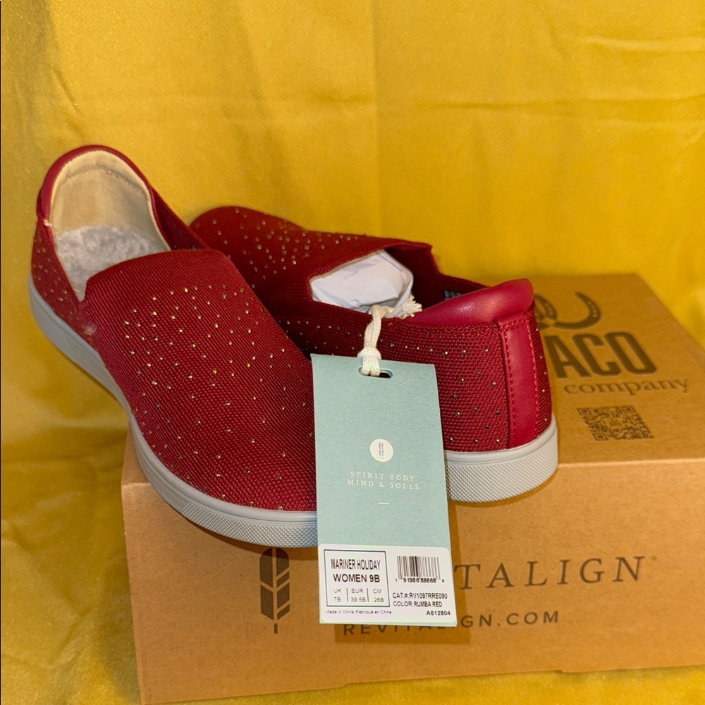 ❤️ BRAND NEW Revitalign “Mariner Holiday” Slip-On Shoes – Rumba Red. Size 9B